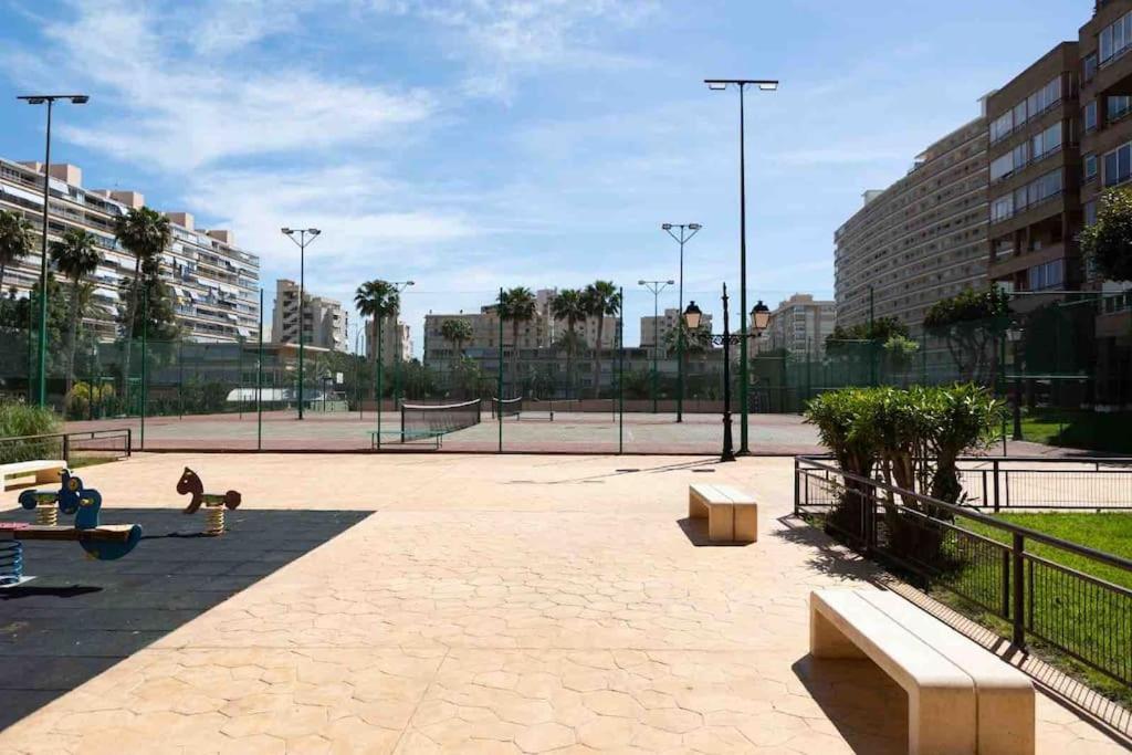 Gran Apartamento, Aire Acondicionado, Piscina Y Parking Gratuito Apartment Alicante Exterior photo